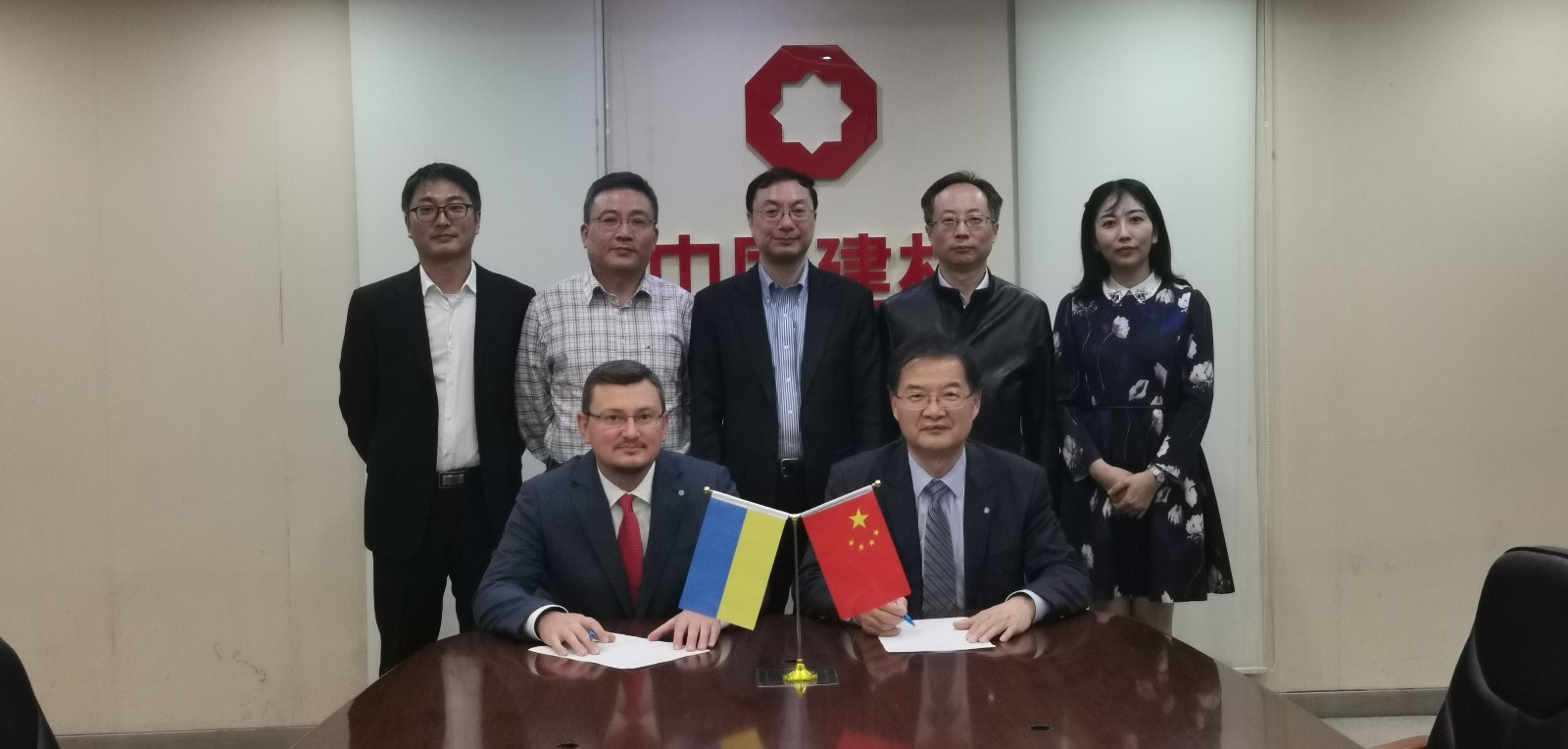 191111j9国际集团工程集团签署乌克兰600td浮法玻璃总包合同.jpg 191111j9国际集团工程集团签署乌克兰600td浮法玻璃总包合同.jpg